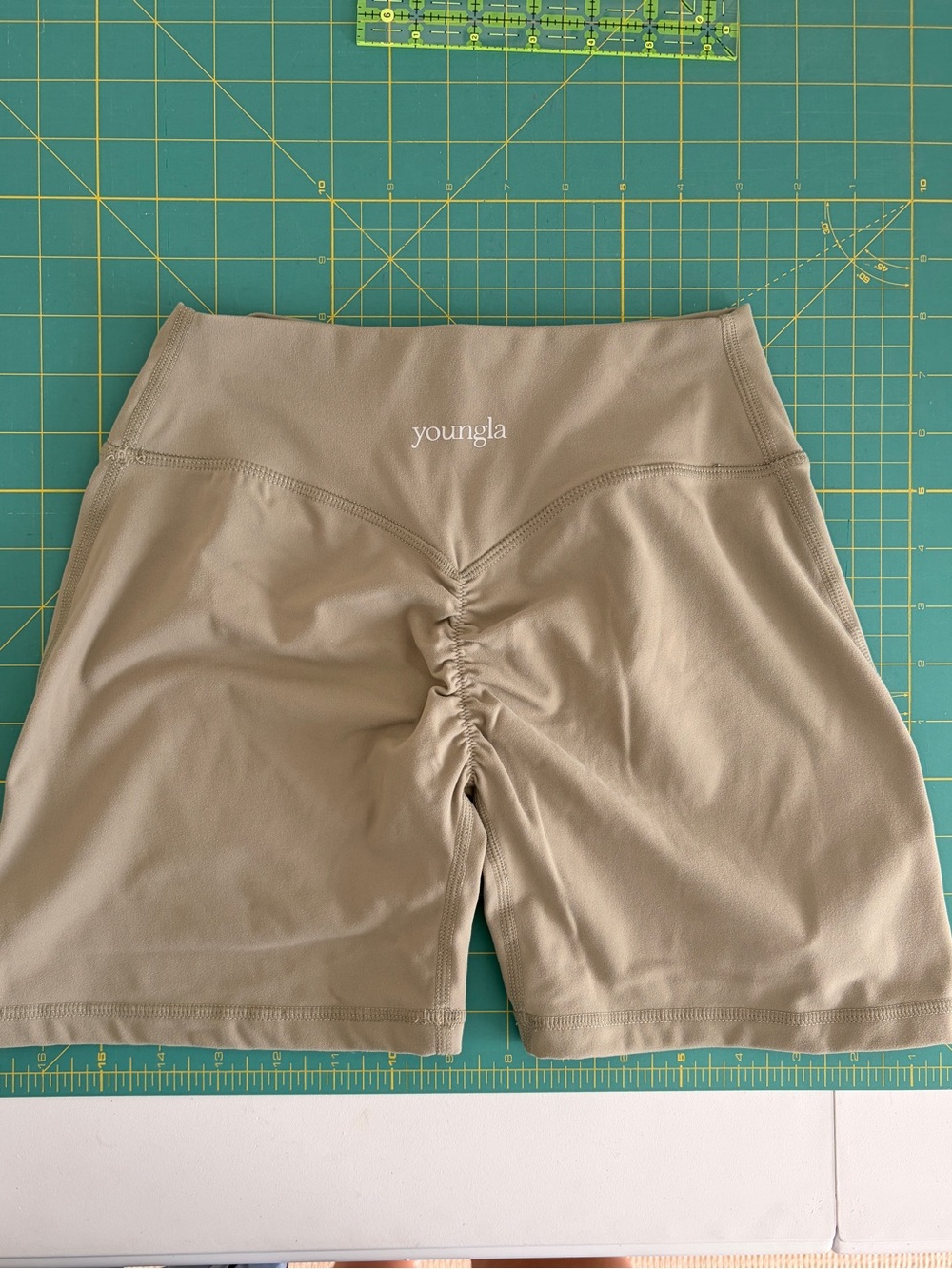 youngla Women's High-Waist Scrunch amore Bike Shorts smoky green small